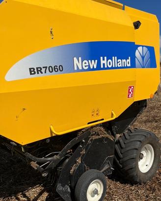Rotopressa new holland BR 7060