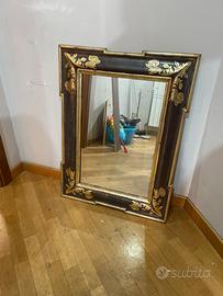 Specchio con cornice antica dorata