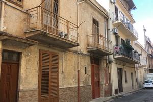 Palazzina da ristrutturare Partinico