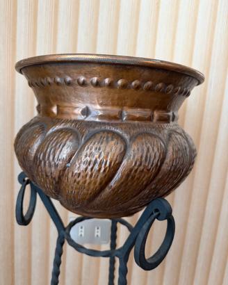 Cachepot / Fioriera in rame sbalzato e martellato