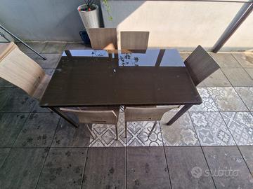 Tavolo da esterno con sedie