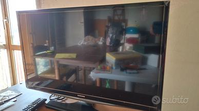 TV LED Samsung da 28 pollici 