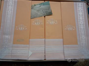 Set 2 Corredi Letto e 1 Tovaglia