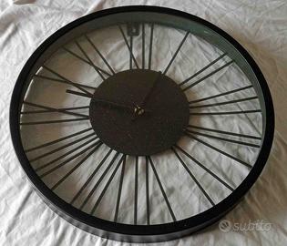 Orologio da parete in metallo