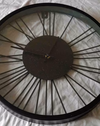 Orologio da parete in metallo