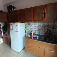 Cucina componibile  con pensili, frigo e lavabo