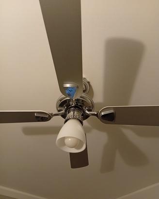 ventilatore da soffitto con lampada