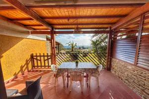 Le case di Punta Negra sul mare