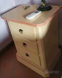 bel comodino di rovere come nuovo