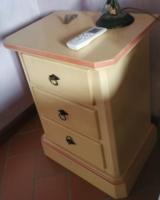 bel comodino di rovere come nuovo