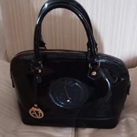 Borsa Armani a mano e tracolla. Consegna a mano