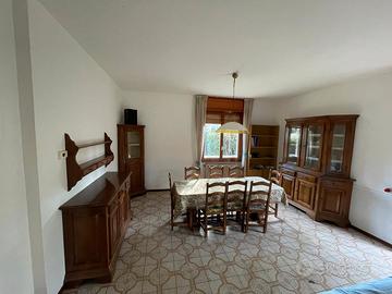 Mobili sala rustici in legno massello. 