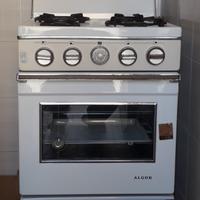 Cucina a gas con quattro fuochi