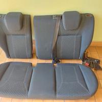 sedile posterione auto