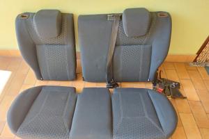sedile posterione auto