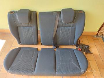 sedile posterione auto