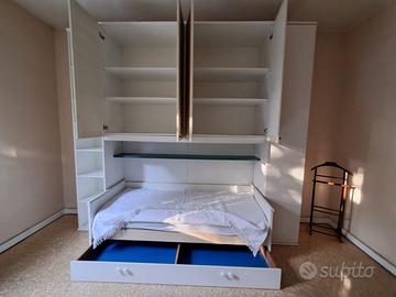 camera con letto e armadio a ponte