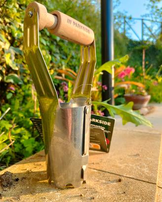 Piantatore automatico Parkside con manico in legno