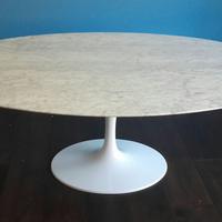 Tavolo Tulip Di Saarinen ovale  marmo  di Carrara