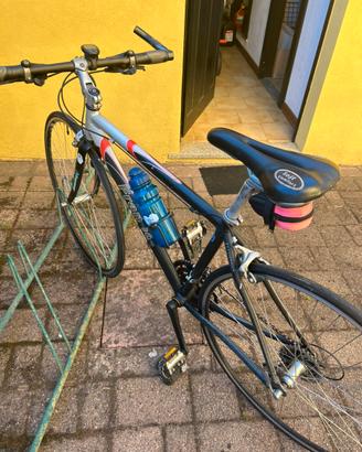 Bici da corsa in alluminio