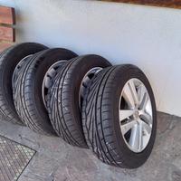 Pneumatici Toyo 205/55R16 con cerchi in lega