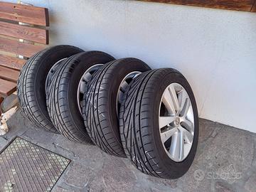 Pneumatici Toyo 205/55R16 con cerchi in lega
