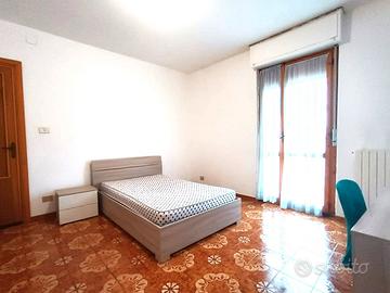 Via Parigi - Stanza matrimoniale arredata