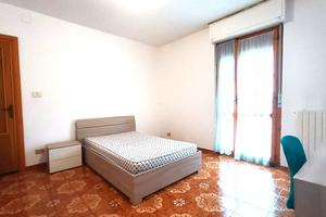 Via Parigi - Stanza matrimoniale arredata