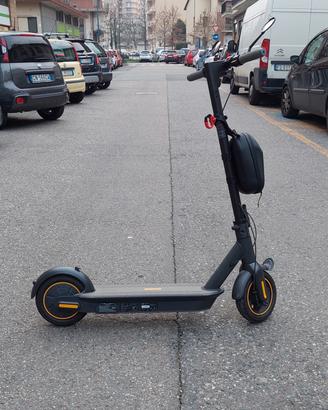 Ninebot G30 Monopattino + Accessori – 290€