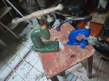 torchietti per rivestire bottoni e l'altro borchie