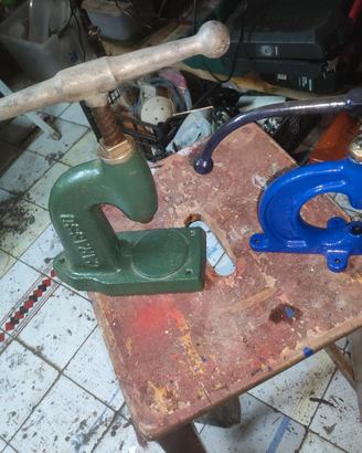 torchietti per rivestire bottoni e l'altro borchie