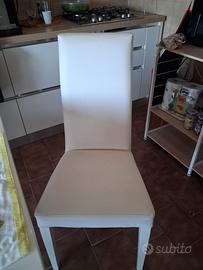 Tavolo e sedie bianche
