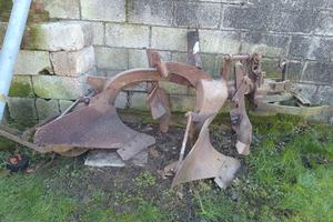 Aratro bivomere d'epoca