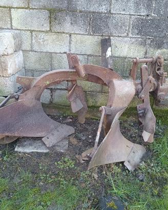 Aratro bivomere d'epoca