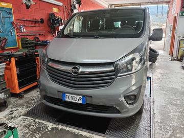 furgone 9 posti o trasporto disabili vivaro gancio