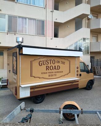 Furgone di ristorazione ambulante