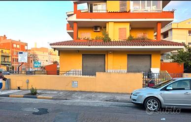 Locale commerciale con con cortile