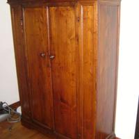 Armadio in legno massello