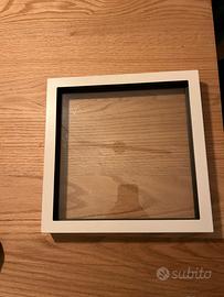 Cornice bianca moderna