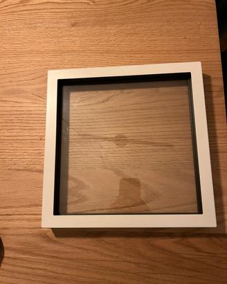 Cornice bianca moderna