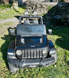 Auto elettrica per bambini Jeep
