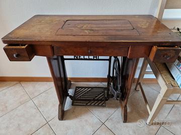 MACCHINA DA CUCITO NECCHI VINTAGE CON MOBILE