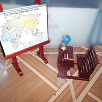 Casa delle bambole banco scolastico mappamondo 