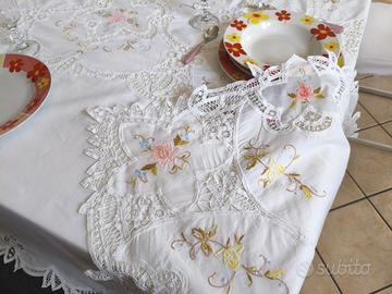 Tovaglia Antica Corredo Ricamata a Mano - 265x232