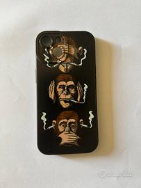 Cover iPhone 15 – 3 Scimmie Fumanti – Nuova