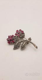 Spilla con radici di rubino