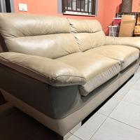 Divano finta pelle in buone condizioni