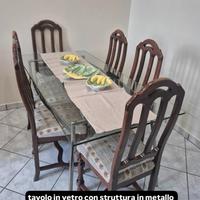 tavolo in vetro e 6 sedie in legno imbottite