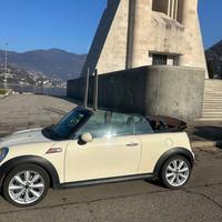 Mini Cooper S Cabrio Automatica – Elegante