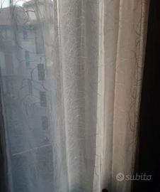 Tende bianche ad anelli